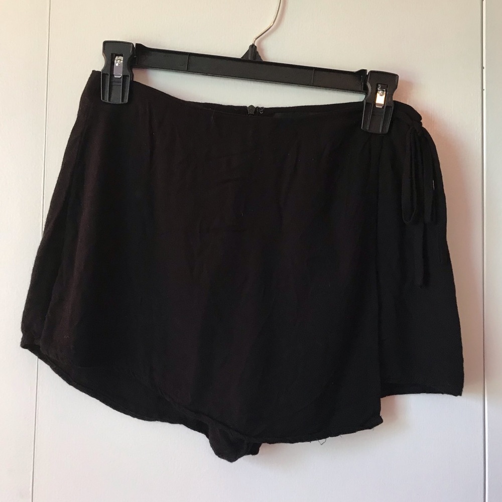 Kendall & Kylie cross body tie skirt/shorts